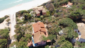 Villa Le Sirene on the beach